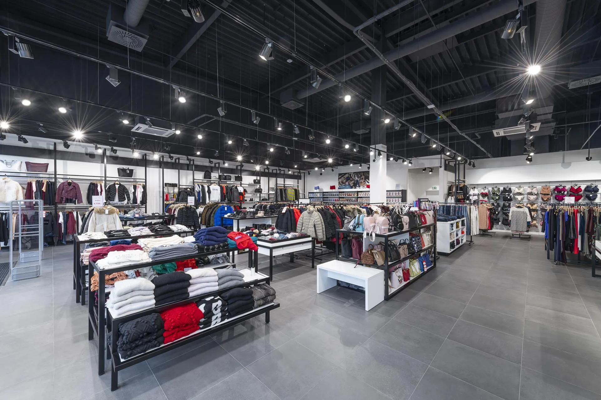 Guess_in cooperation with OEM